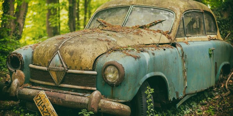 5 Tips for Keeping Your Car Clean and Organized