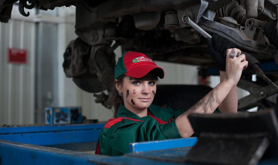 Expert Tips for Choosing the Best Car Servicing Center