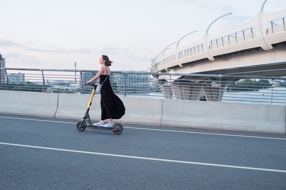 The Road to Sustainability: Why Battery-Powered Cars are the Future of Mobility